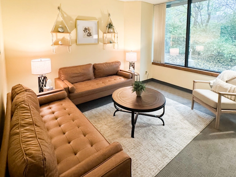 sarah-berke-office-1
